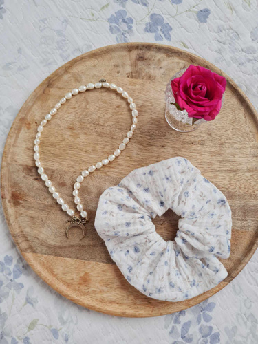 Gumka do włosów GM scrunchie muślinowa Marija - kwiatki