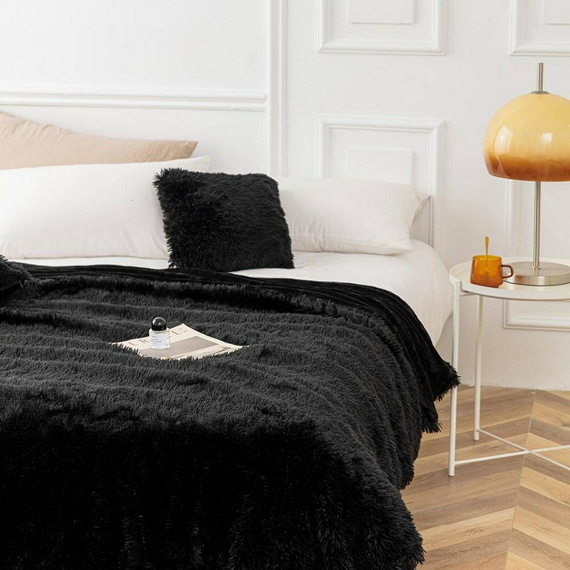 Koc narzuta włochacz futrzak fotelówka Yeti Spod Igły i Nitki pudrowy