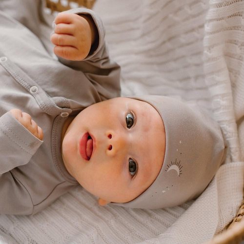 Czapka niemowlęca Petite Eevi - gwiazdki sito