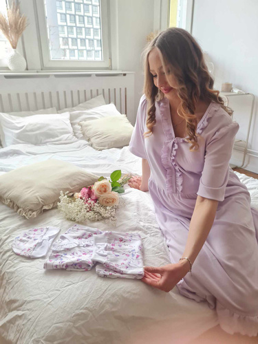 Koszula nocna ciążowa 34NA Natalie – z bawełny, do karmienia, z uroczą falbanką