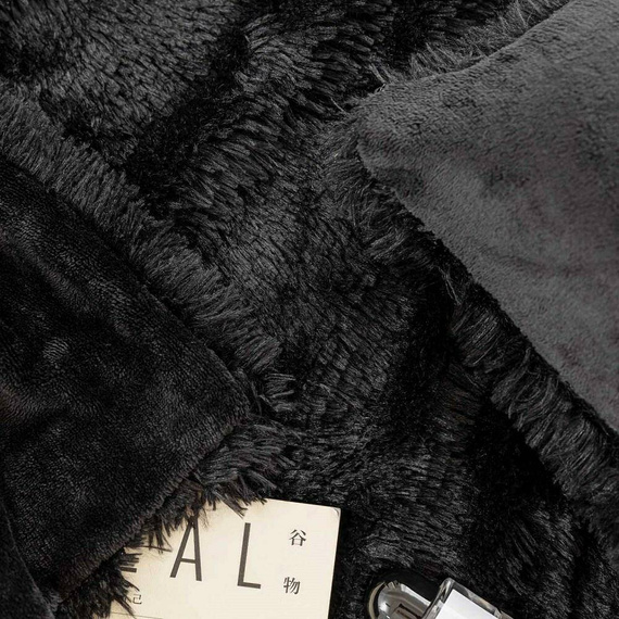 Koc narzuta włochacz futrzak fotelówka Yeti Spod Igły i Nitki pudrowy