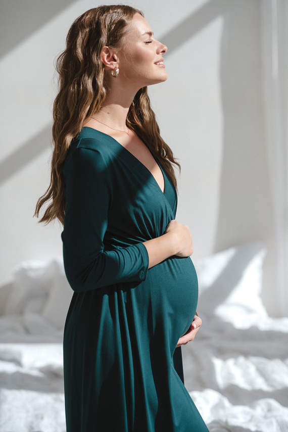 Bambusowa koszula nocna ciążowa i do karmienia Star Light 7/8 Milk&Love butelkowa zieleń– elegancka, oddychająca, idealna do szpitala