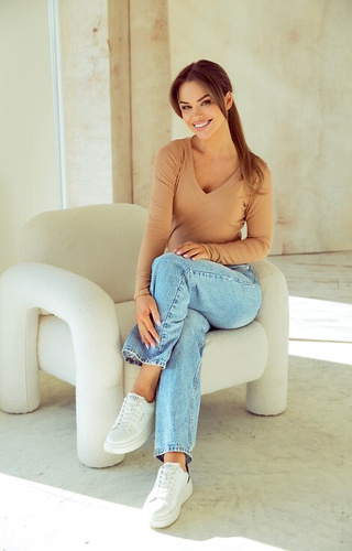 Bluzka damska Eldar Active Eleonor beżowa – prążkowana wiskoza, dekolt V, długi rękaw