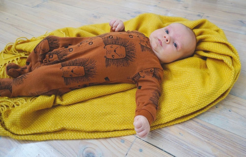 "SPIKE"  Pajac niemowlęcy Makoma cinnamon 