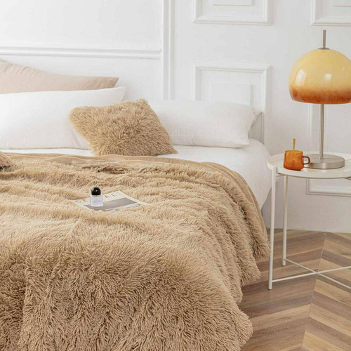 Koc narzuta włochacz futrzak fotelówka Yeti Spod Igły i Nitki pudrowy 