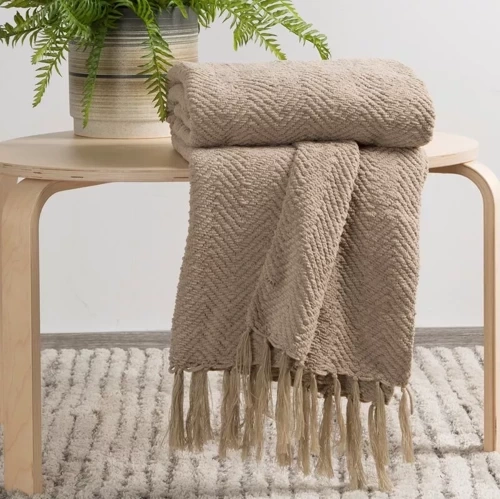 Koc narzuta z frędzlami Milo Eurofirany beżowy