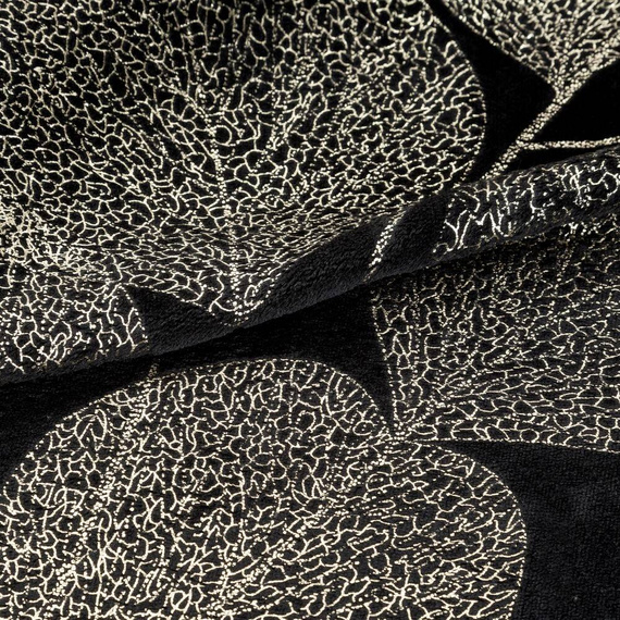 Koc narzuta z mikrofibry z błyszczącym nadrukiem liści Ginko 2 Eurofirany miodowy