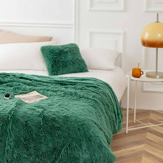 Koc narzuta włochacz futrzak fotelówka Yeti Spod Igły i Nitki pudrowy