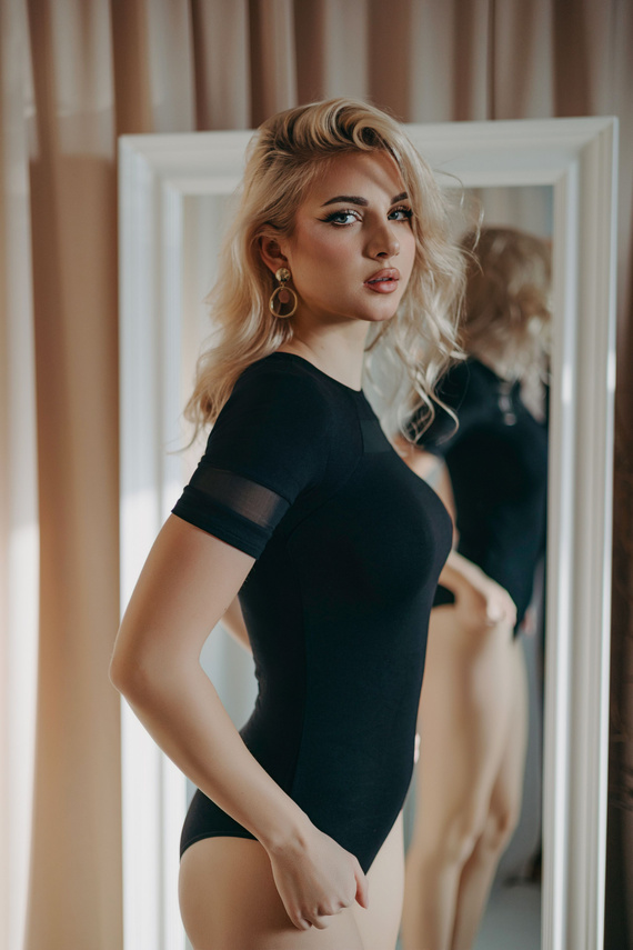 Body damskie z krótkim rękawem Abby Teyli - czarny