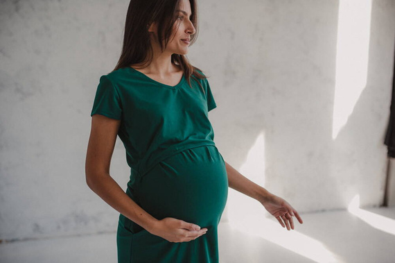 Koszula nocna ciążowa i do karmienia krótki rękaw Night & Day Milk&Love butelkowa zieleń