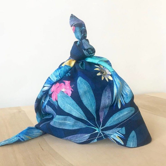 Bambusowa chustka z daszkiem Mikrokosmos- Makaszka