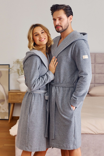 Doctor Nap 7230 – męski szlafrok z kapturem i kontrastowymi lamówkami