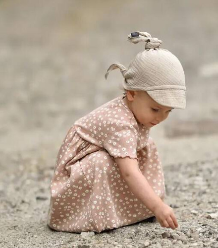 Chustka z daszkiem wiązana Cotton Muślin Makaszka- almondine