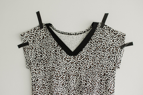 Koszula nocna damska De Lafense Kendall 853 – wiskoza, wzór panterka - ecru panterka