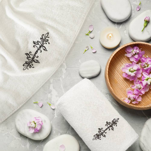 Komplet ręczników Kamelia z haftem z motywem ornamentu Eurofirany biały/czarny