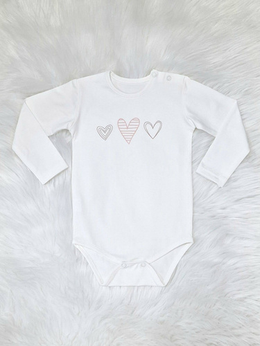 Bambarillo Trzy serca– body niemowlęce ecru z dzianiny bawełnianej, elastyczne i miękkie