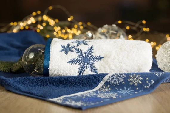 Ręcznik świąteczny gwiazdki Carol 01 Eurofirany biały