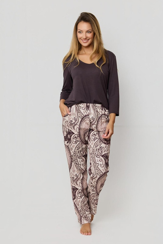 Piżama damska Iris PU83 Mefemi by Nipplex – wiskozowa koszulka 3/4 z dekoltem V + bawełniane długie spodnie z orientalnym wzorem, komfort premium