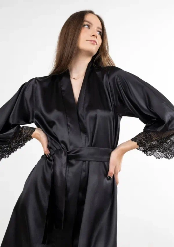 Dkaren Asteria – satynowa podomka z koronką w nowoczesnym stylu