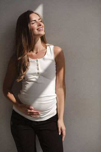 Koszulka ciążowa do karmienia w prążki na ramiączkach Tummy Milk&Love śmietankowy