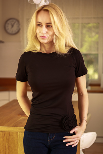 Bluzka Lily Mirale – kobieca z wiskozy, z ozdobą z materiału, krótki rękaw, polska jakość