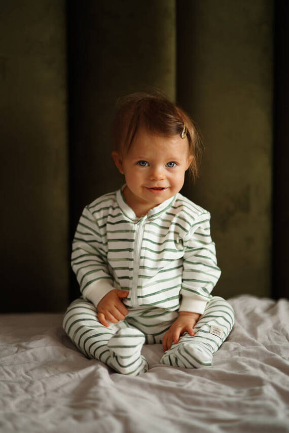 Pajacyk niemowlęcy dresowy "Stripes Z" Makoma 