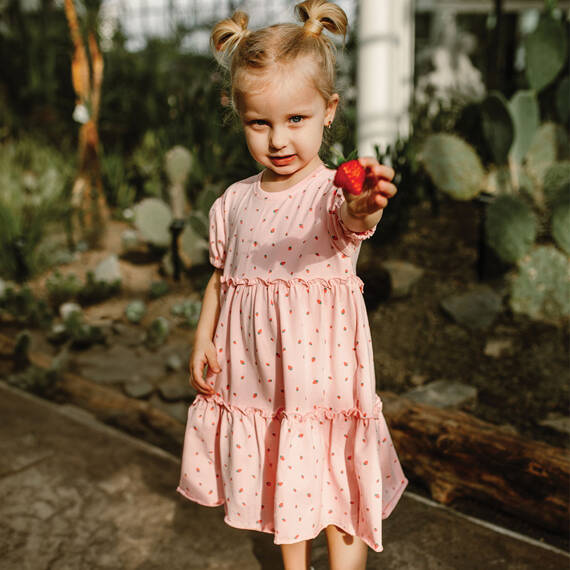 Sukienka z krótkim rękawem Strawberry & Love Eevi - różowa
